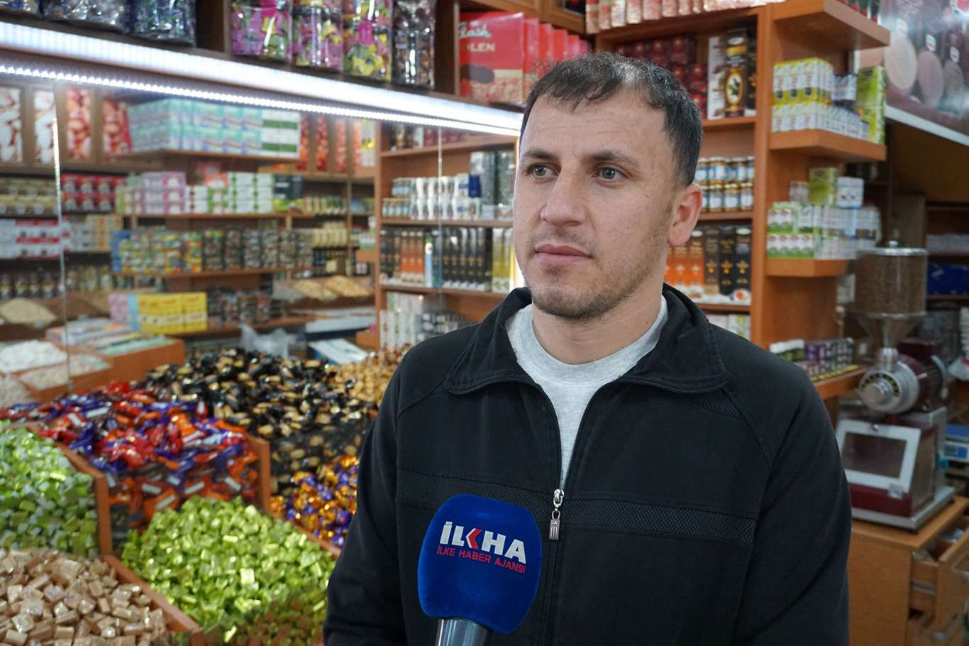 Rengârenk bayram şekerleri tezgâhlardaki yerini aldı Rengârenk bayram şekerleri tezgâhlardaki yerini aldı